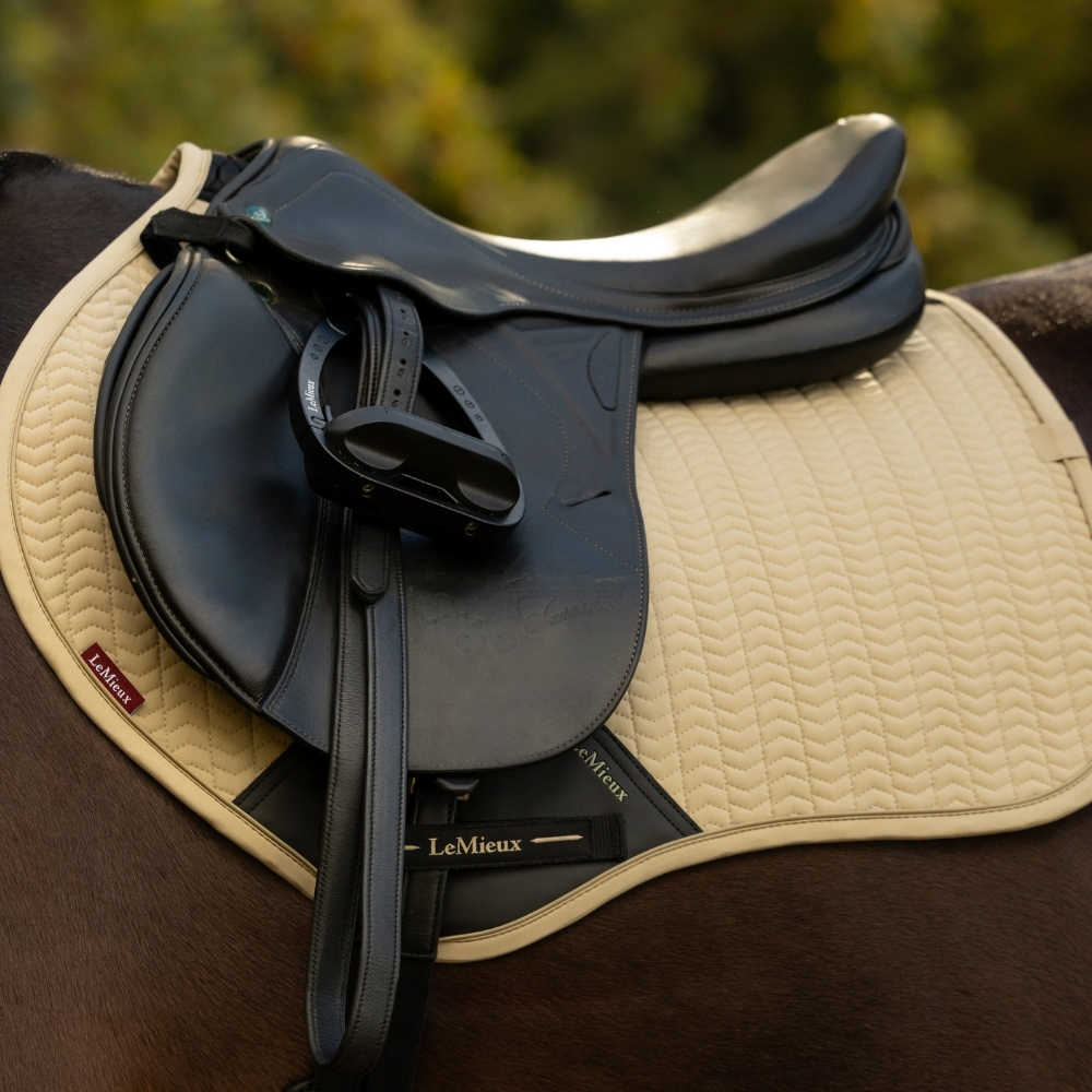 LeMieux Essence Close Contact Saddle Pad in Pear AW26